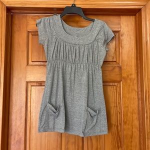 Delia grey top size medium